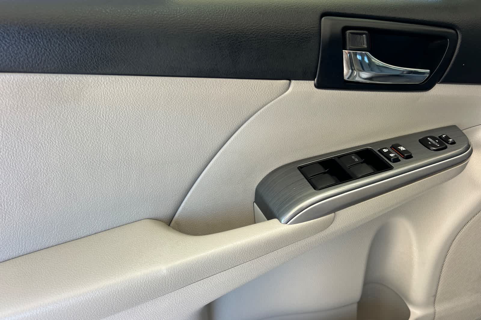 Thumbnail: 2014 Toyota Camry - 12