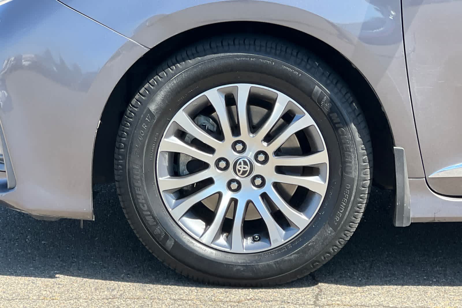 Thumbnail: 2020 Toyota Sienna - 33