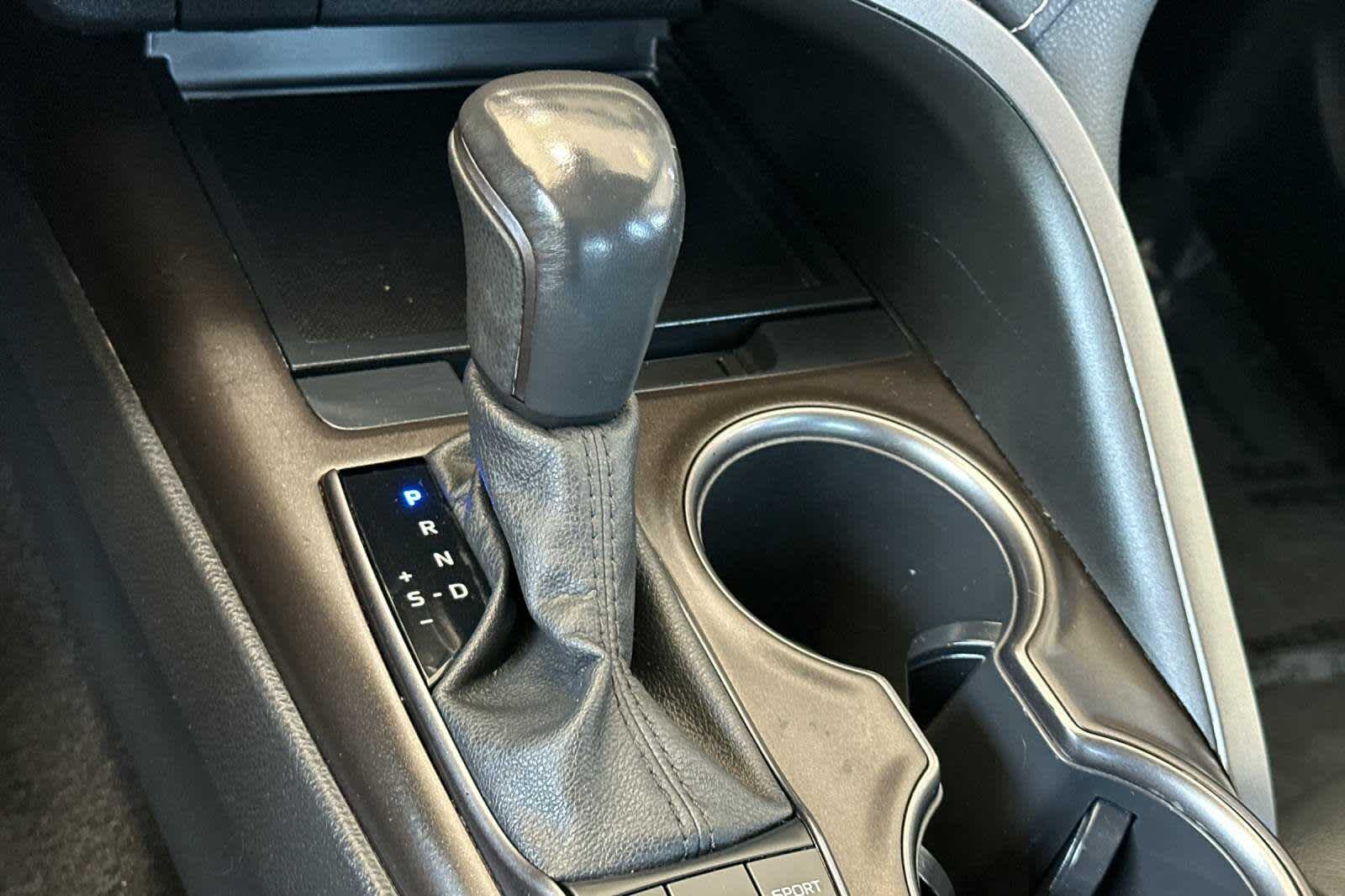 2022 Toyota Camry SE 21