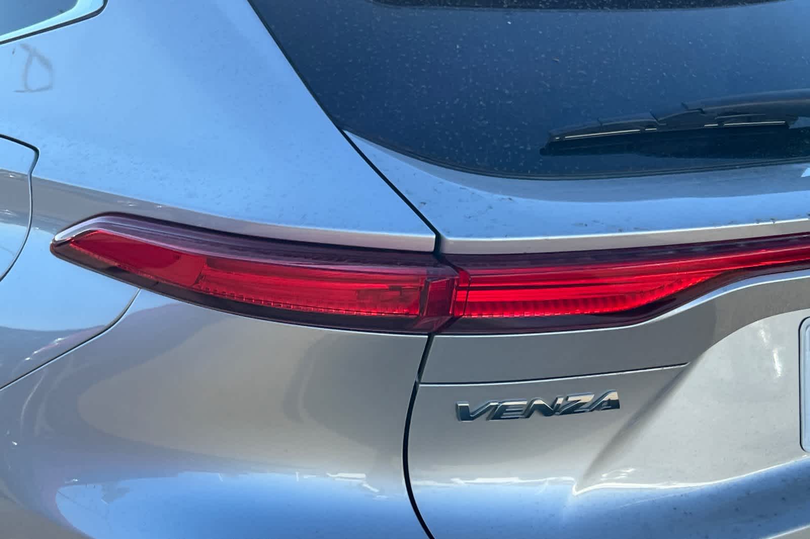 Thumbnail: 2021 Toyota Venza - 14