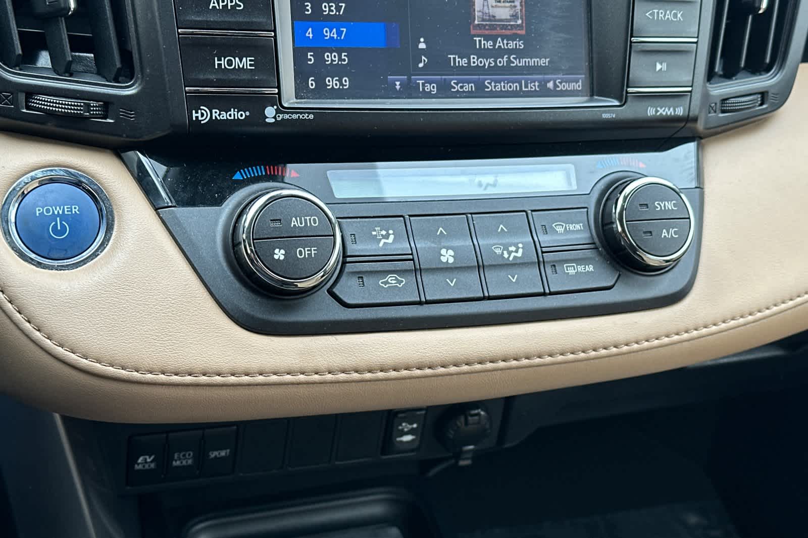 Thumbnail: 2018 Toyota RAV4 - 22