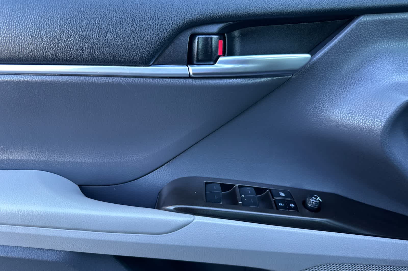 Thumbnail: 2023 Toyota Camry - 12