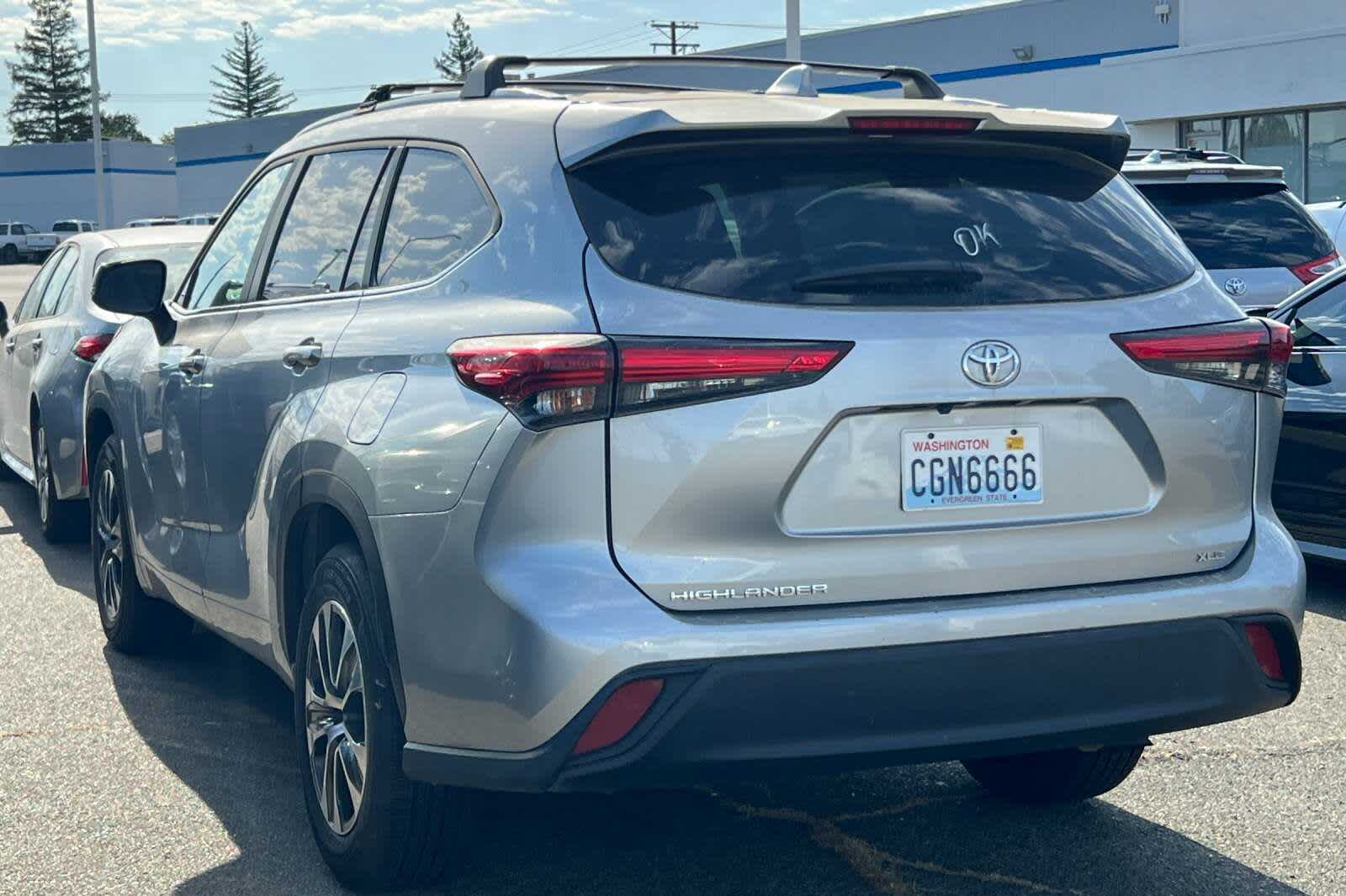 Thumbnail: 2023 Toyota Highlander - 4