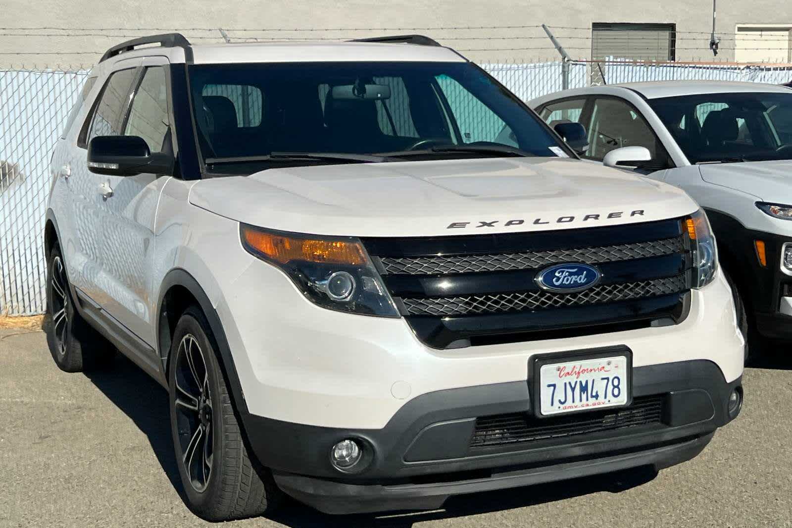 Thumbnail: 2015 Ford Explorer - 3