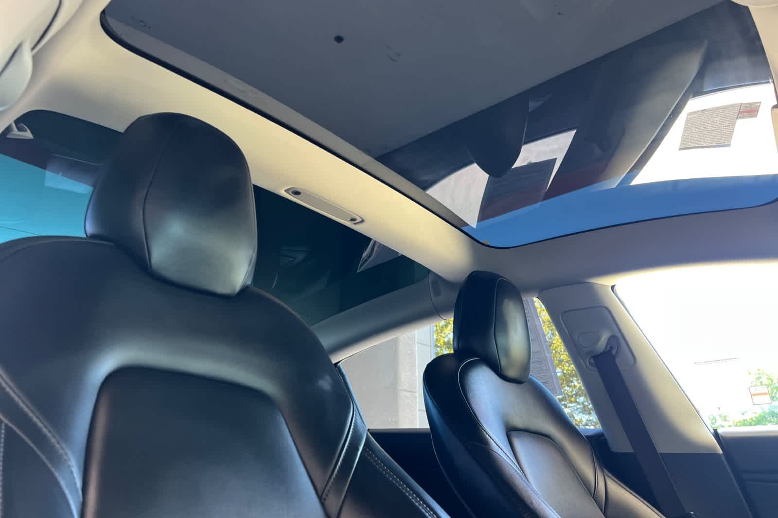 Thumbnail: 2018 Tesla Model 3 - 17
