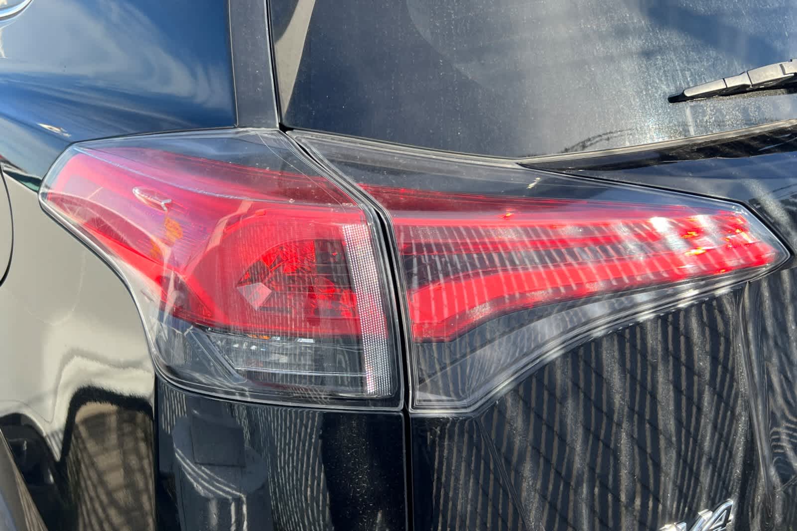 Thumbnail: 2018 Toyota RAV4 - 15