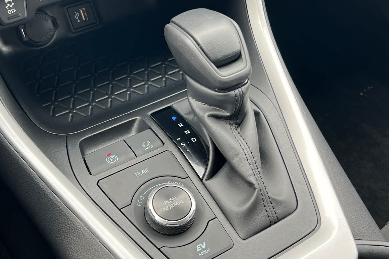 Thumbnail: 2025 Toyota RAV4 - 22