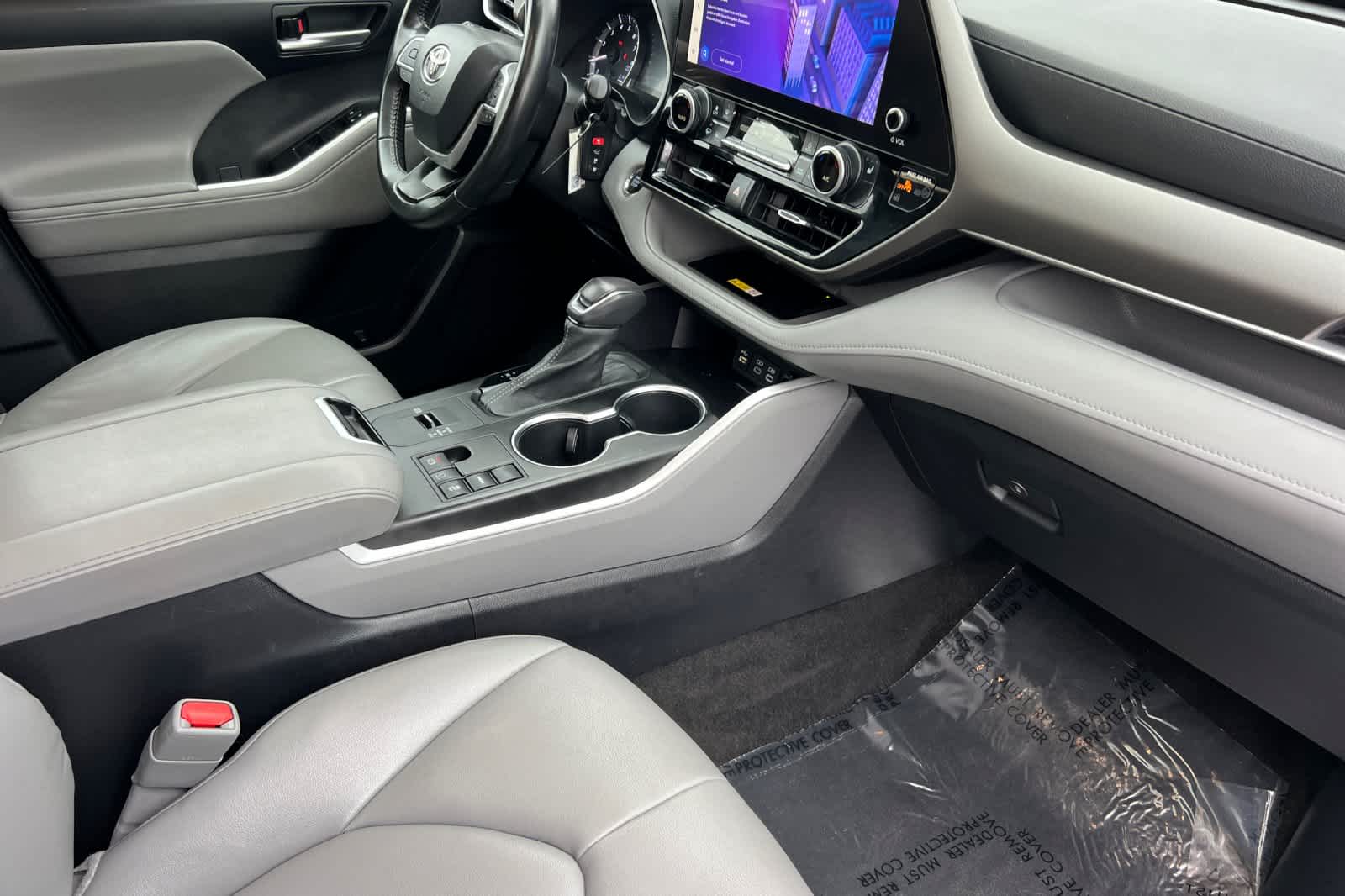 Thumbnail: 2023 Toyota Highlander - 18