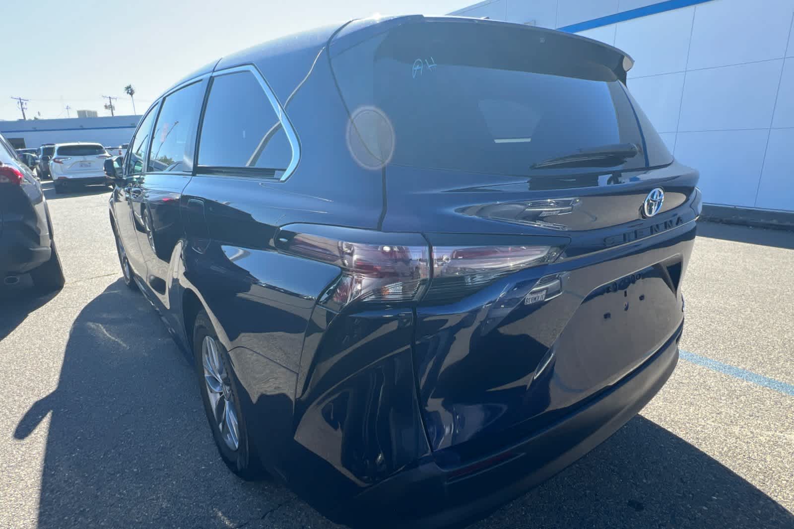 Thumbnail: 2023 Toyota Sienna - 6