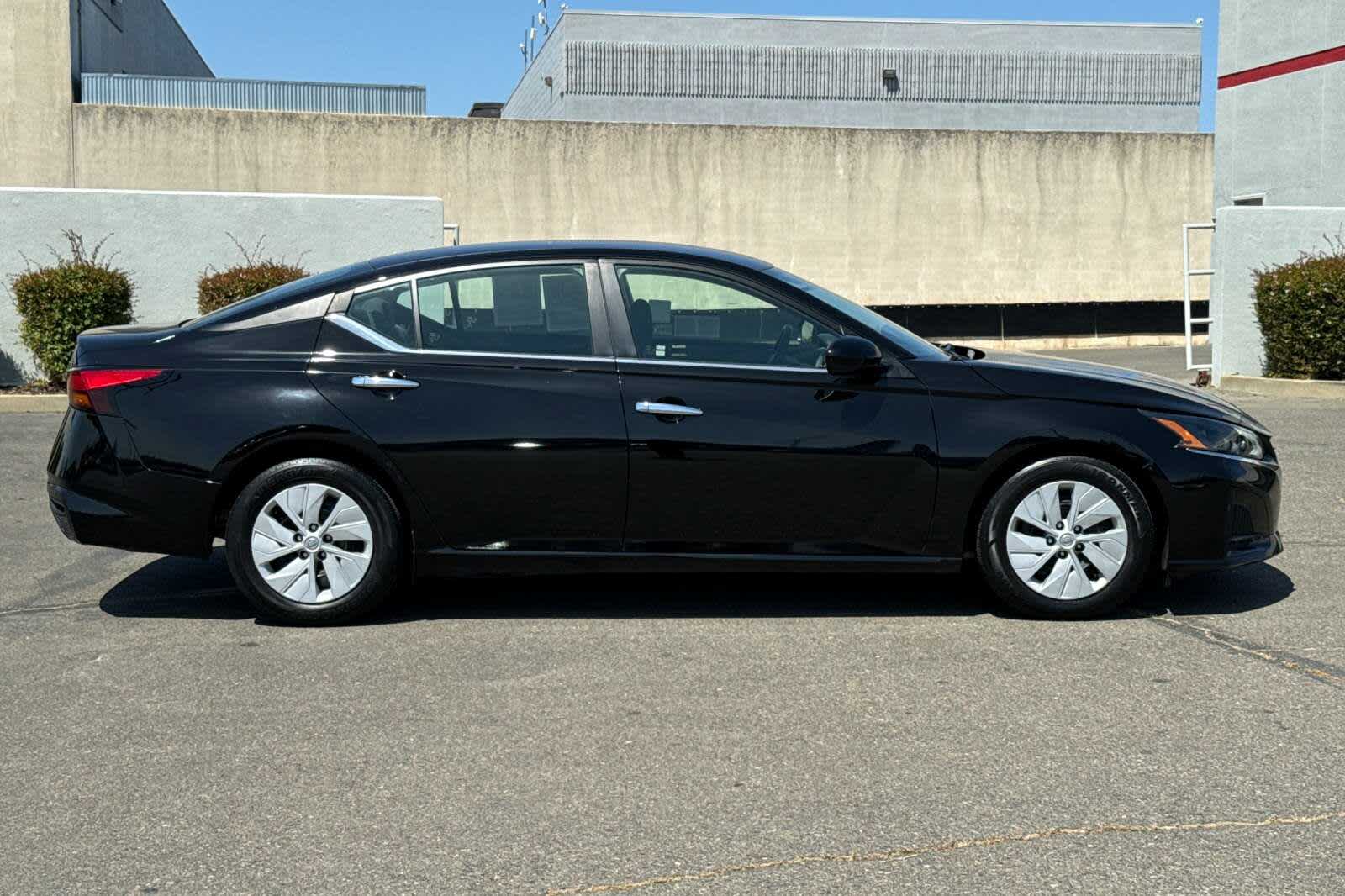 Thumbnail: 2023 Nissan Altima - 6