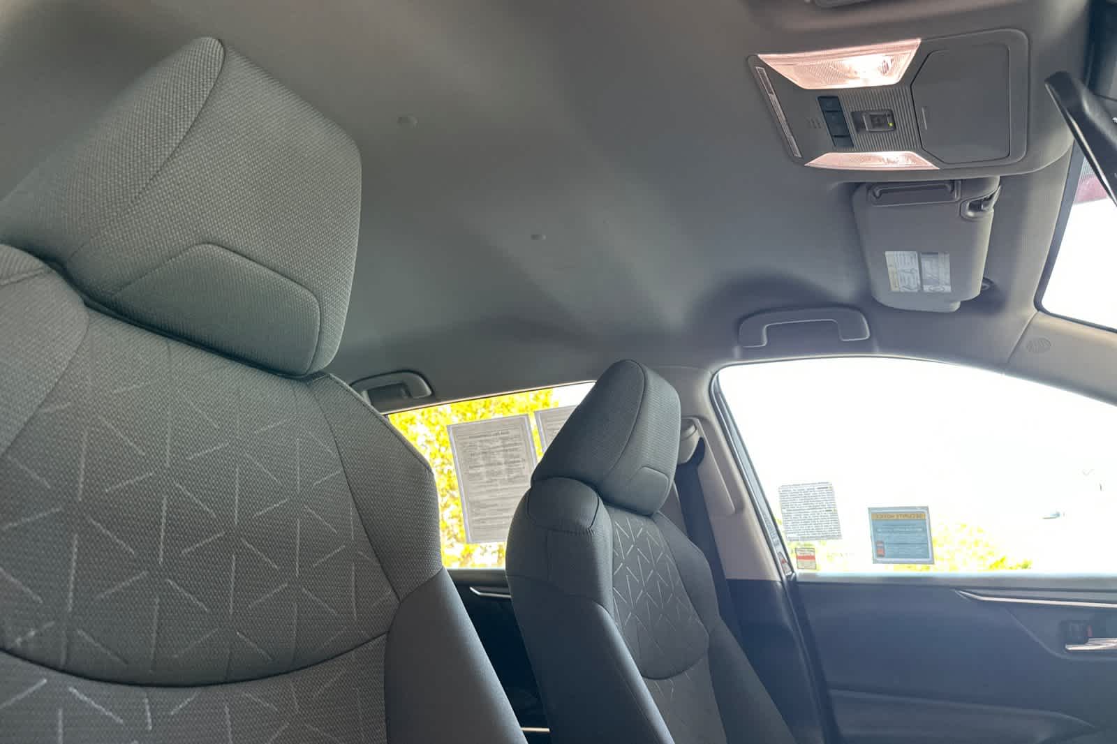 Thumbnail: 2022 Toyota RAV4 - 18