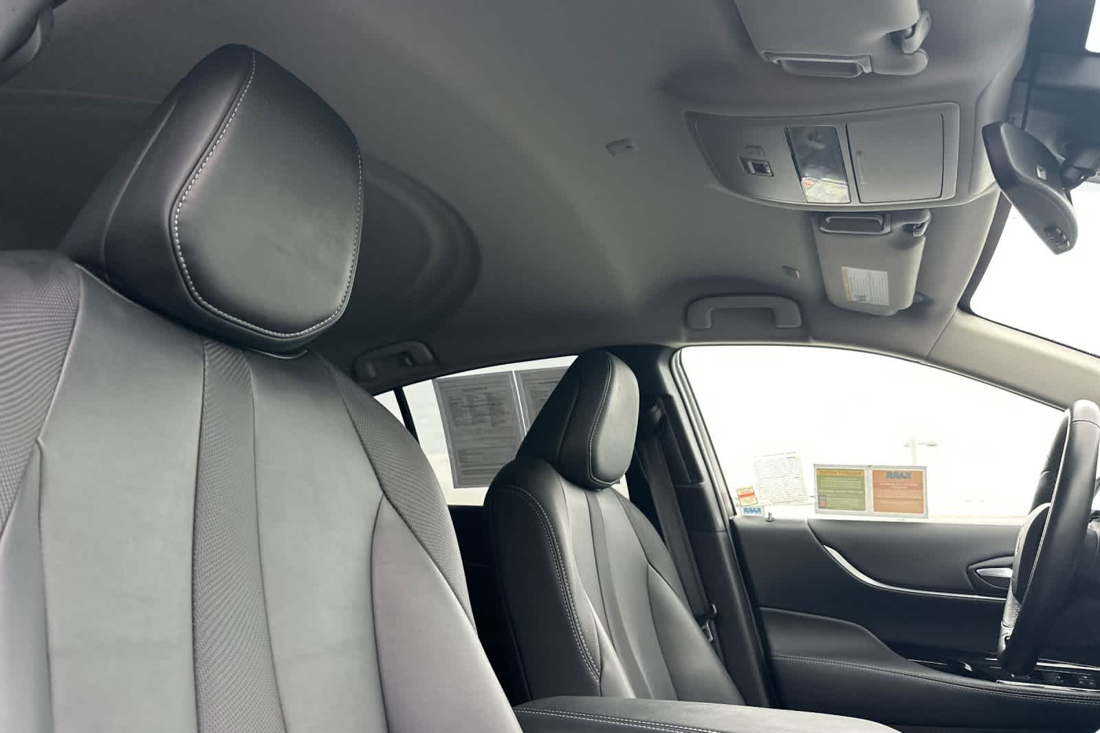 Thumbnail: 2023 Toyota Mirai - 17