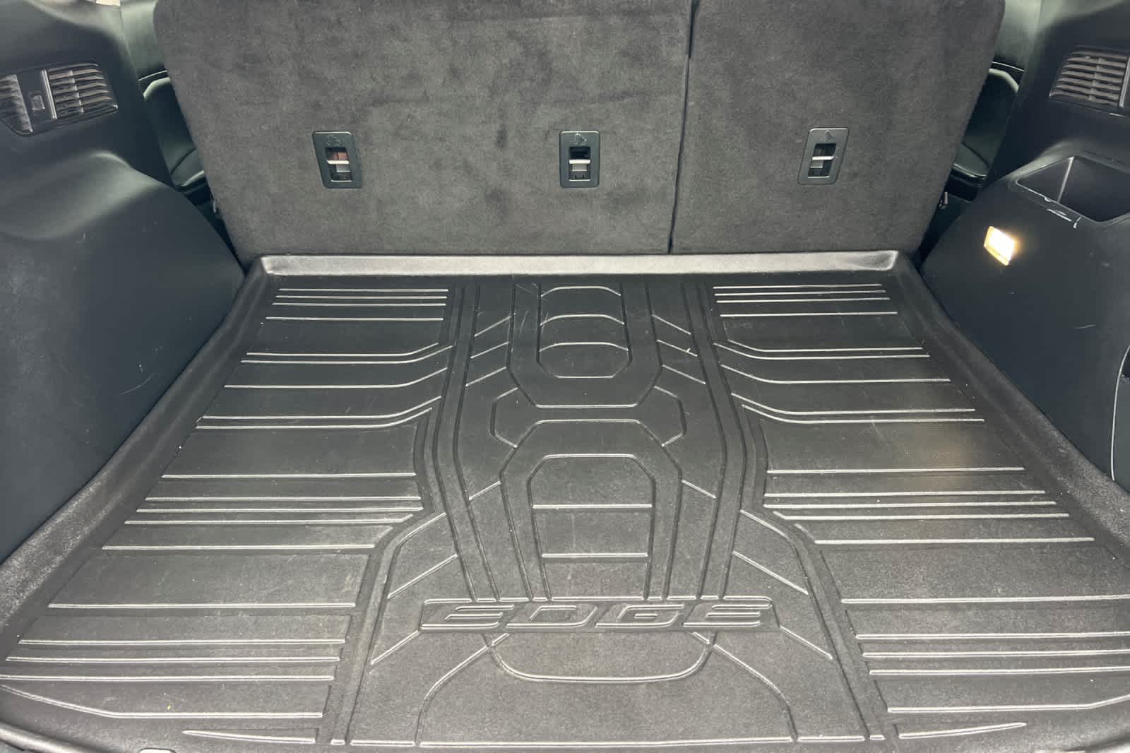 Thumbnail: 2022 Ford Edge - 16