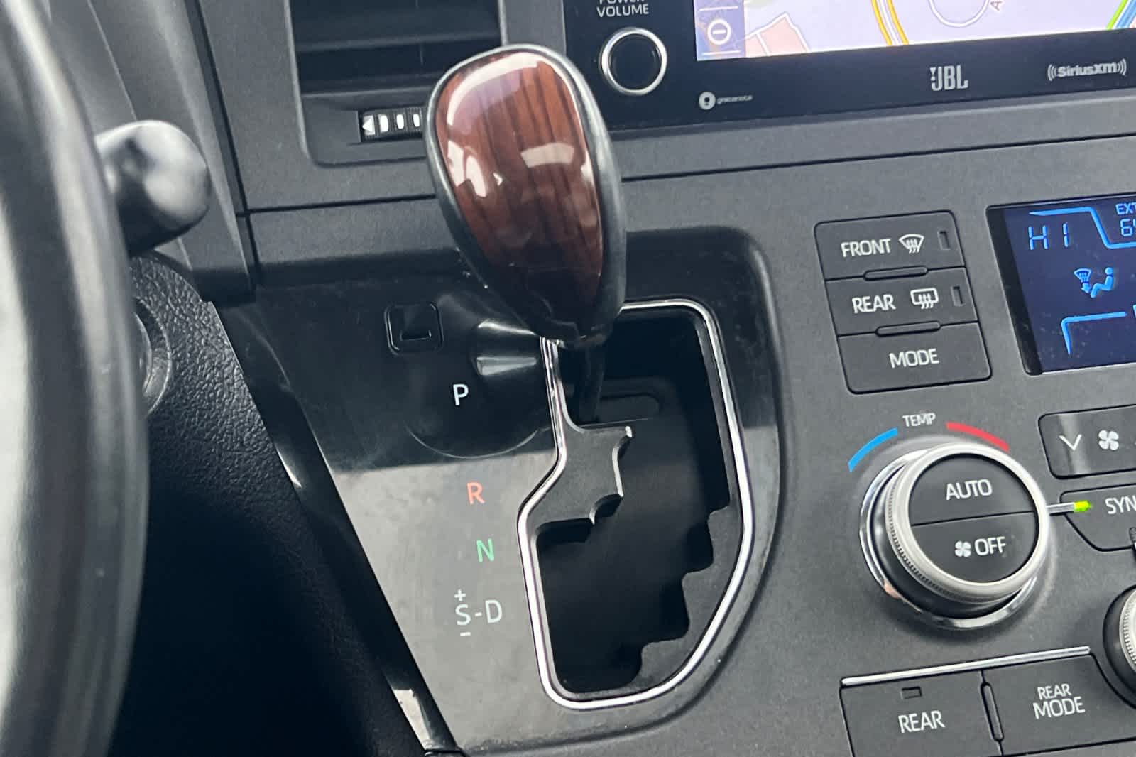 Thumbnail: 2019 Toyota Sienna - 26