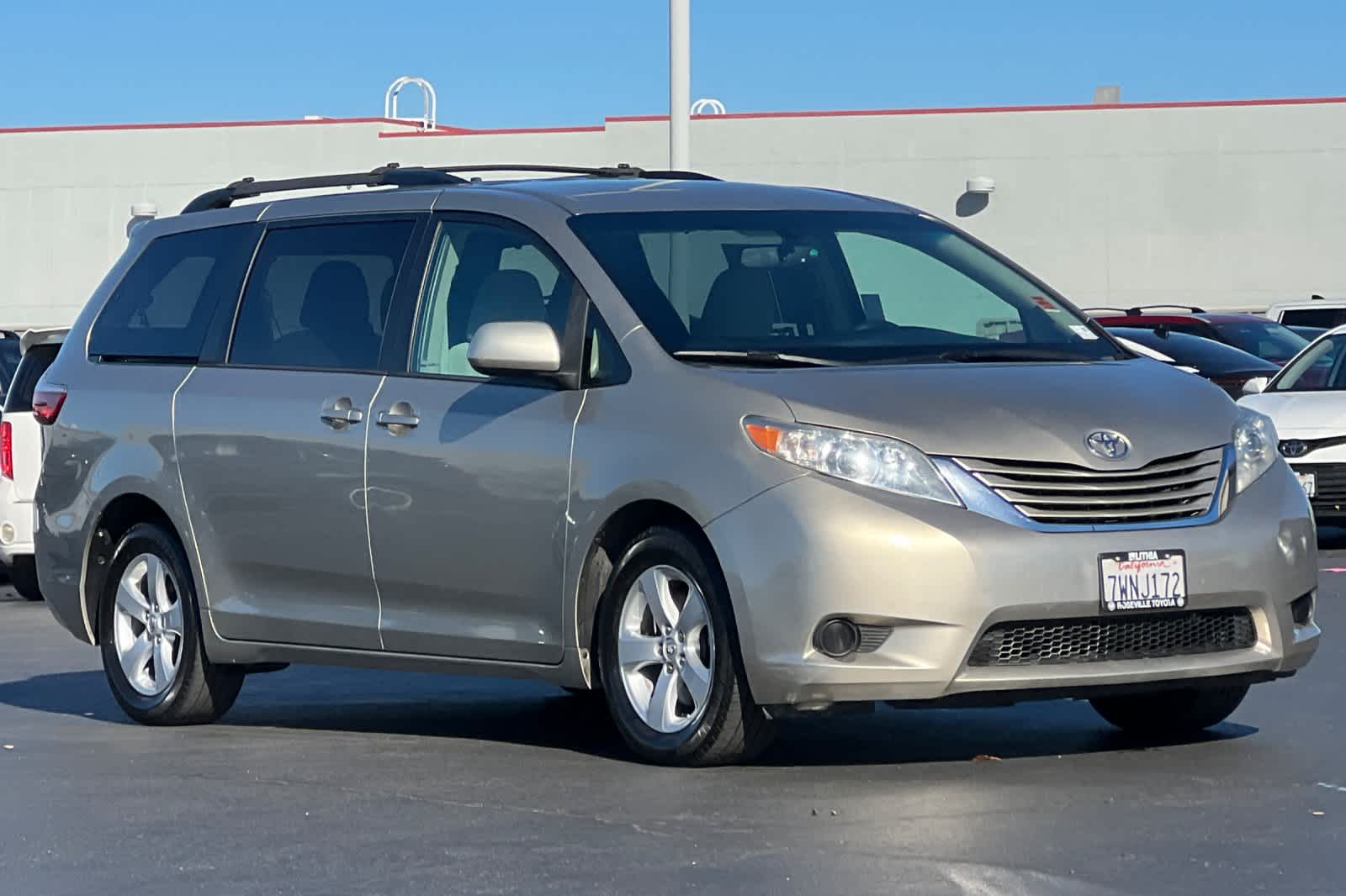 Thumbnail: 2017 Toyota Sienna - 5