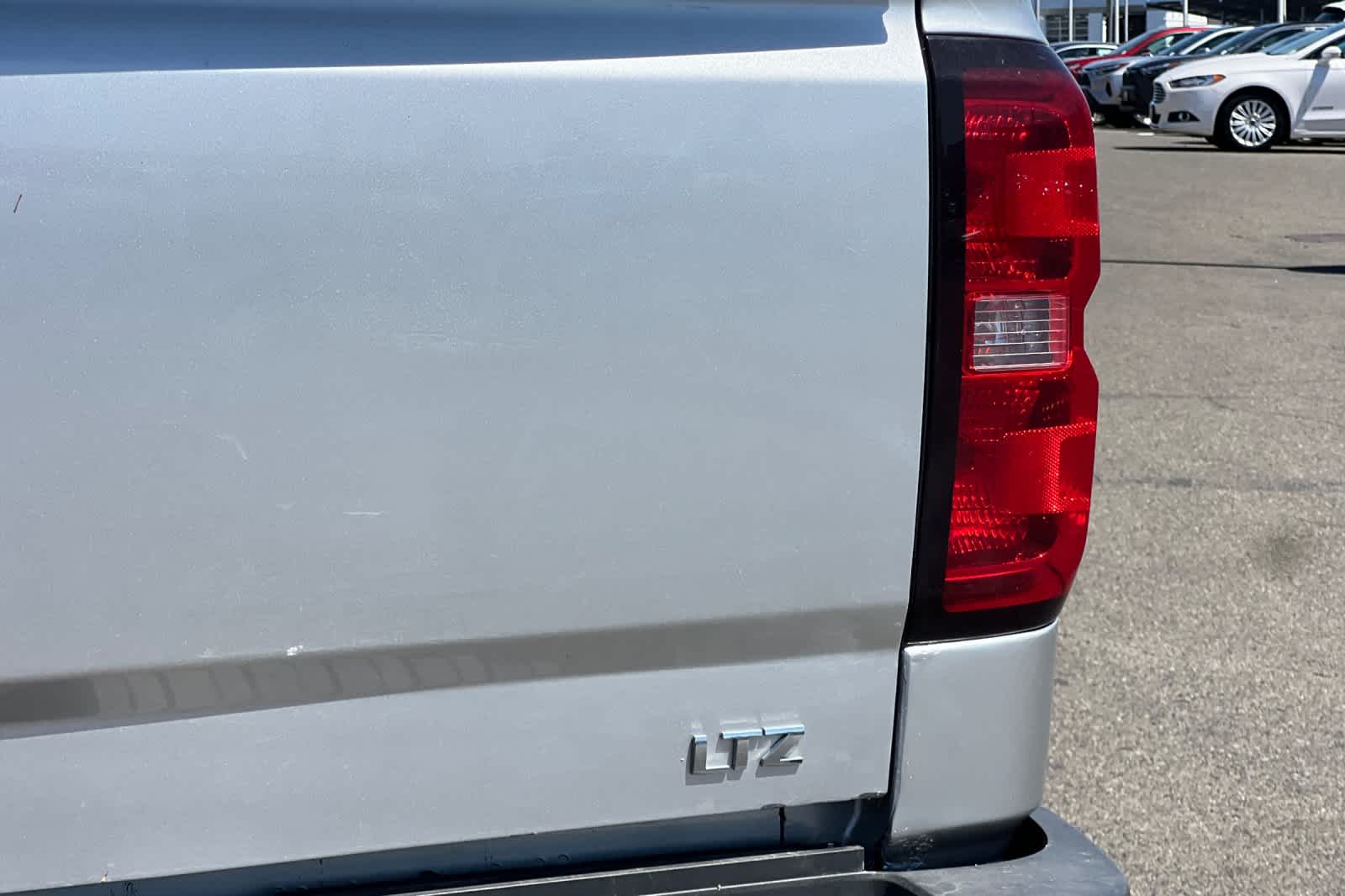 Thumbnail: 2015 Chevrolet Silverado 3500 - 26