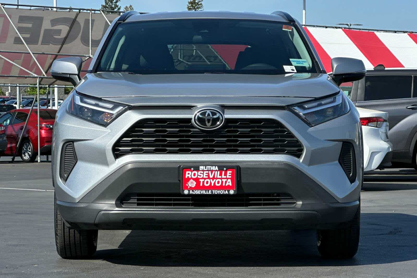 Thumbnail: 2022 Toyota RAV4 - 10