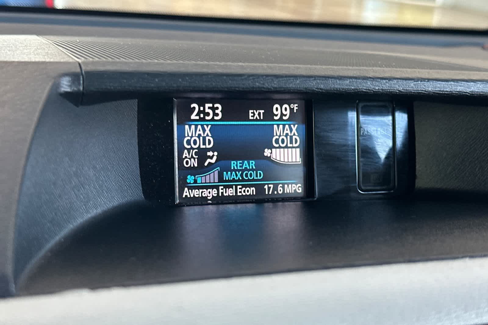 Thumbnail: 2014 Toyota Sienna - 34