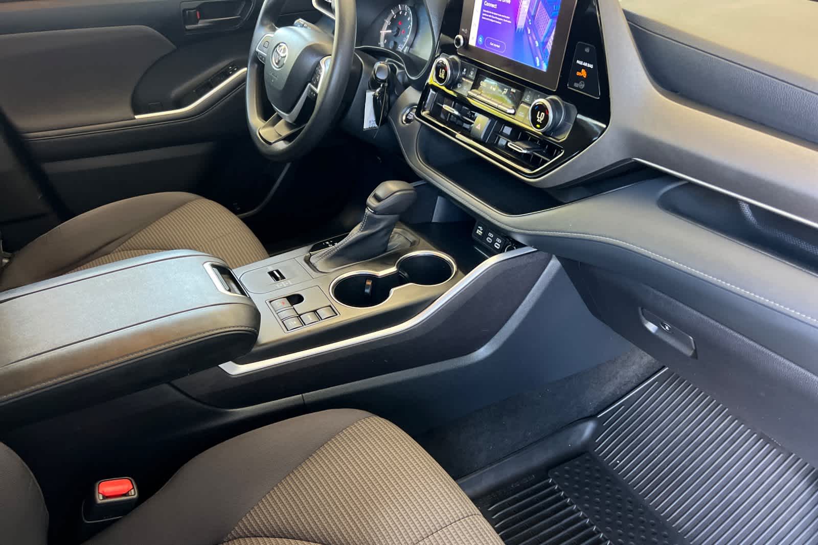 Thumbnail: 2023 Toyota Highlander - 18