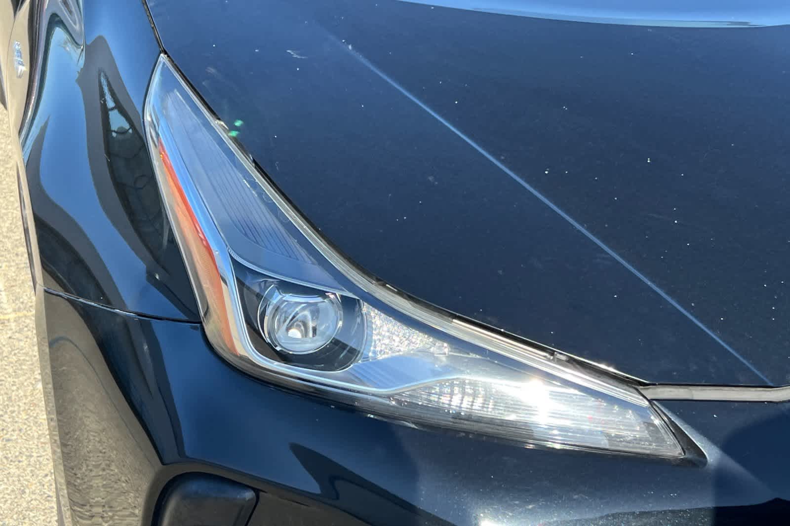 2020 Toyota Prius L Eco 8