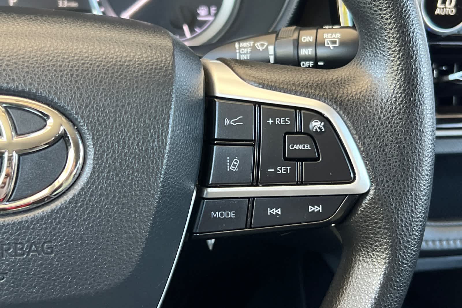 Thumbnail: 2023 Toyota Highlander - 28