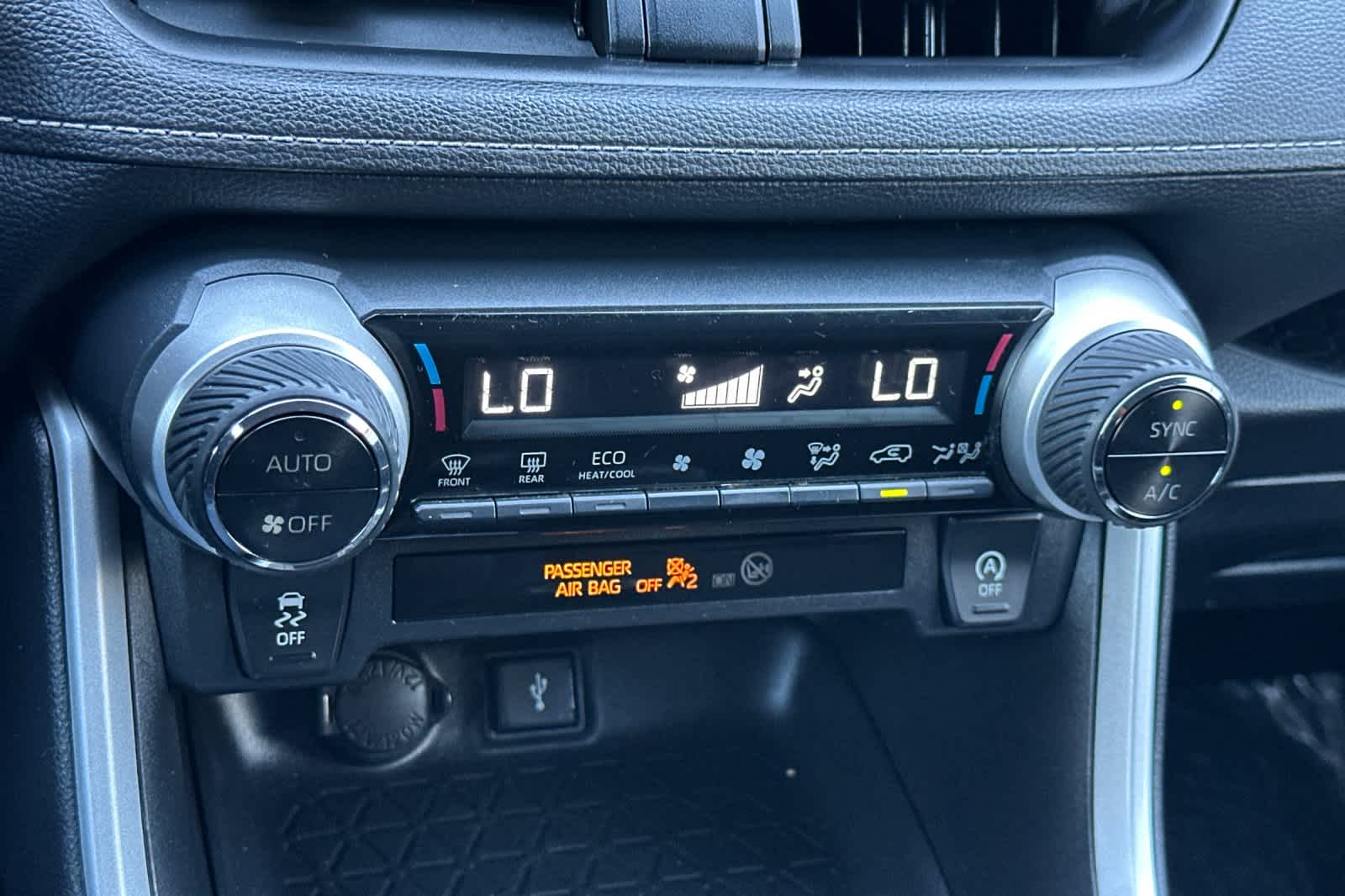 Thumbnail: 2021 Toyota RAV4 - 22