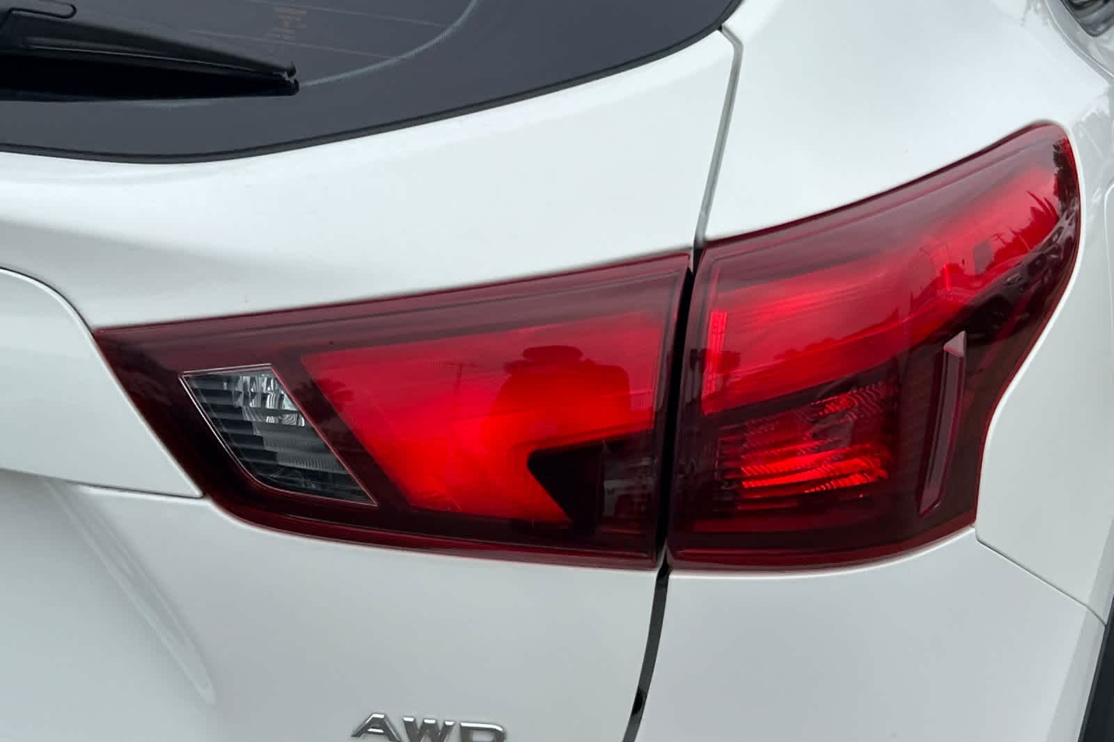 Thumbnail: 2017 Nissan Rogue Sport - 17