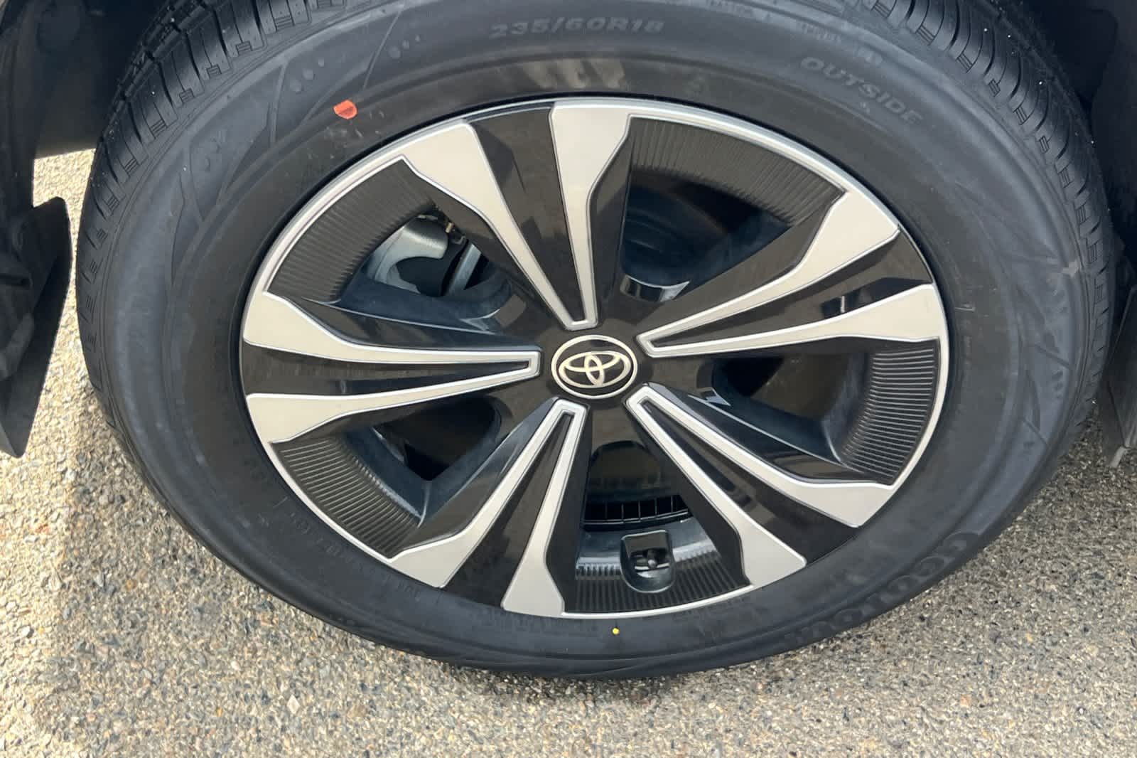 Thumbnail: 2023 Toyota bZ4X - 14