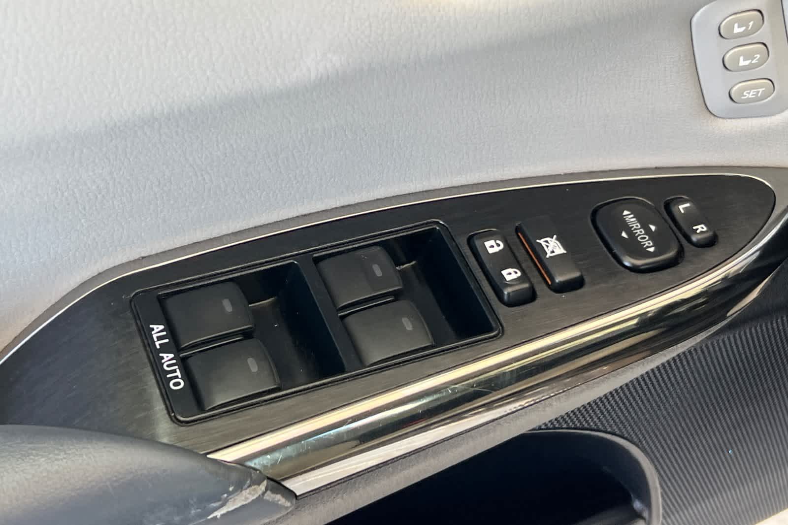 Thumbnail: 2013 Toyota Avalon - 13