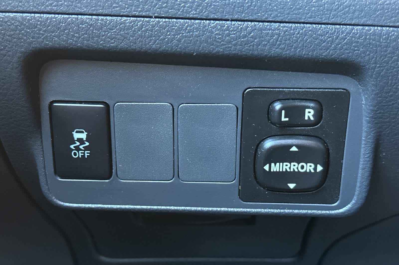 Thumbnail: 2011 Toyota Corolla - 27