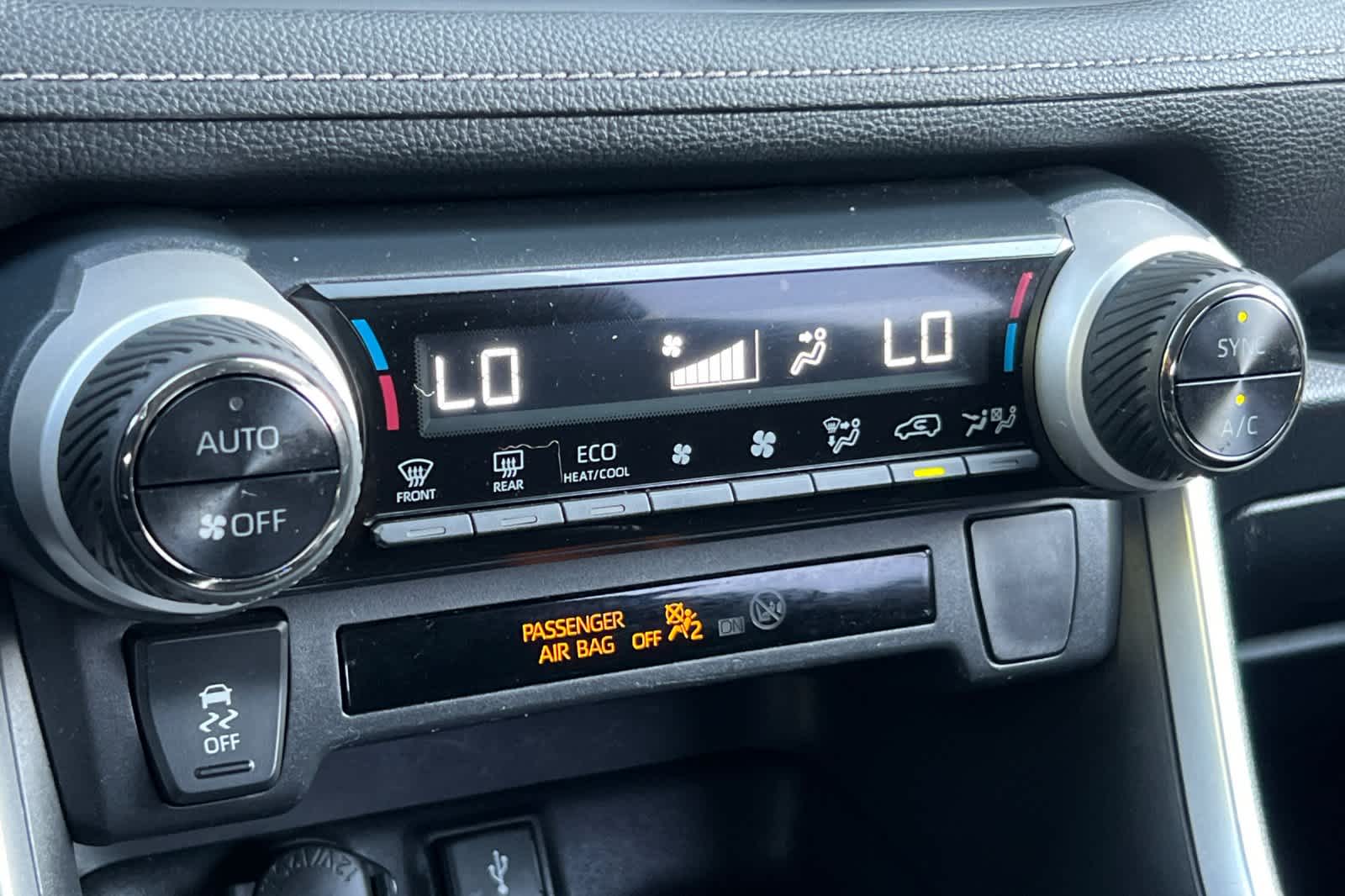 Thumbnail: 2022 Toyota RAV4 - 22