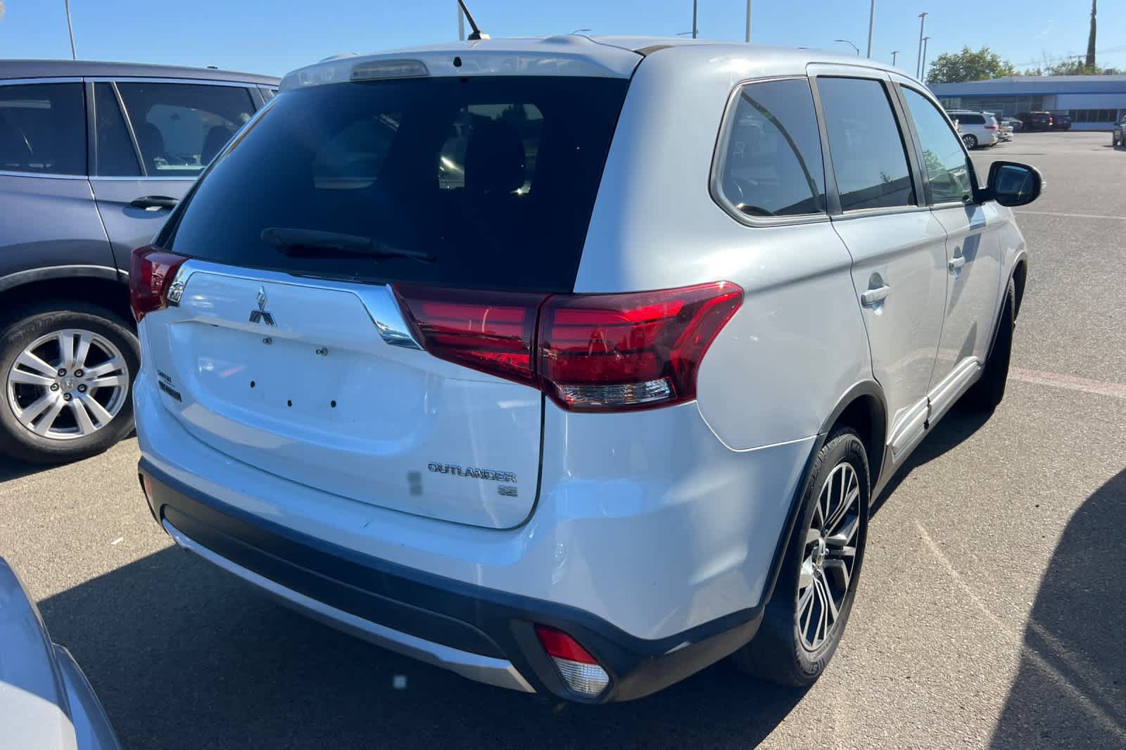 Thumbnail: 2016 Mitsubishi Outlander - 2