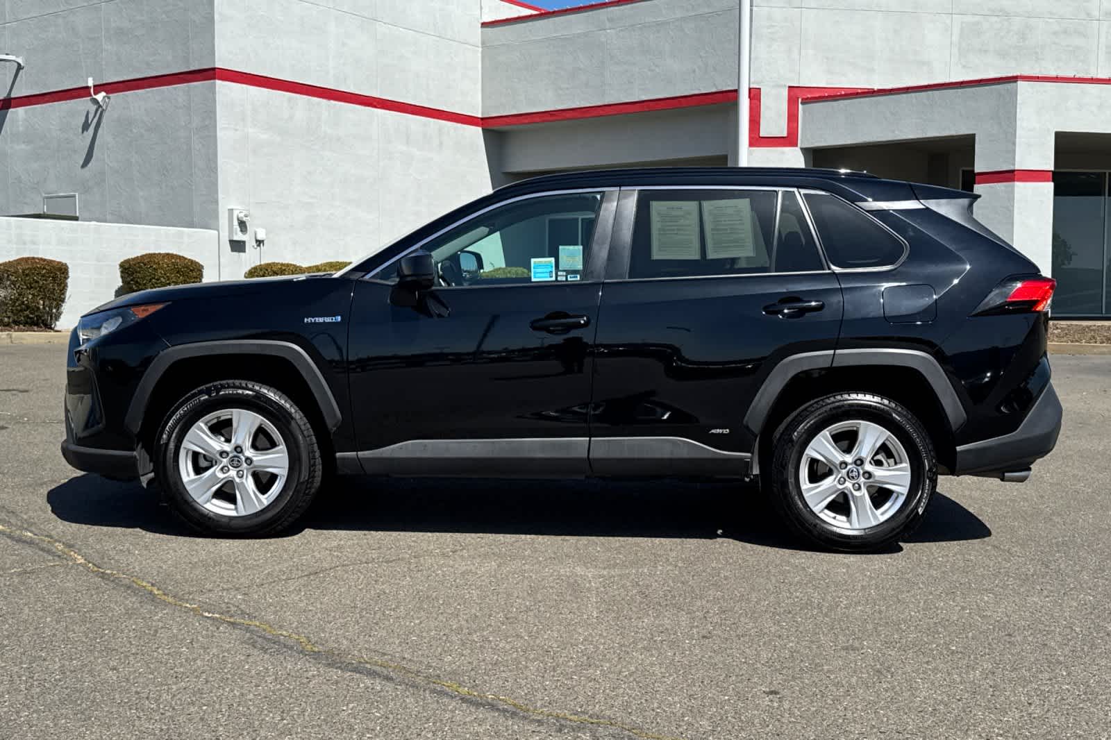 Thumbnail: 2021 Toyota RAV4 - 9