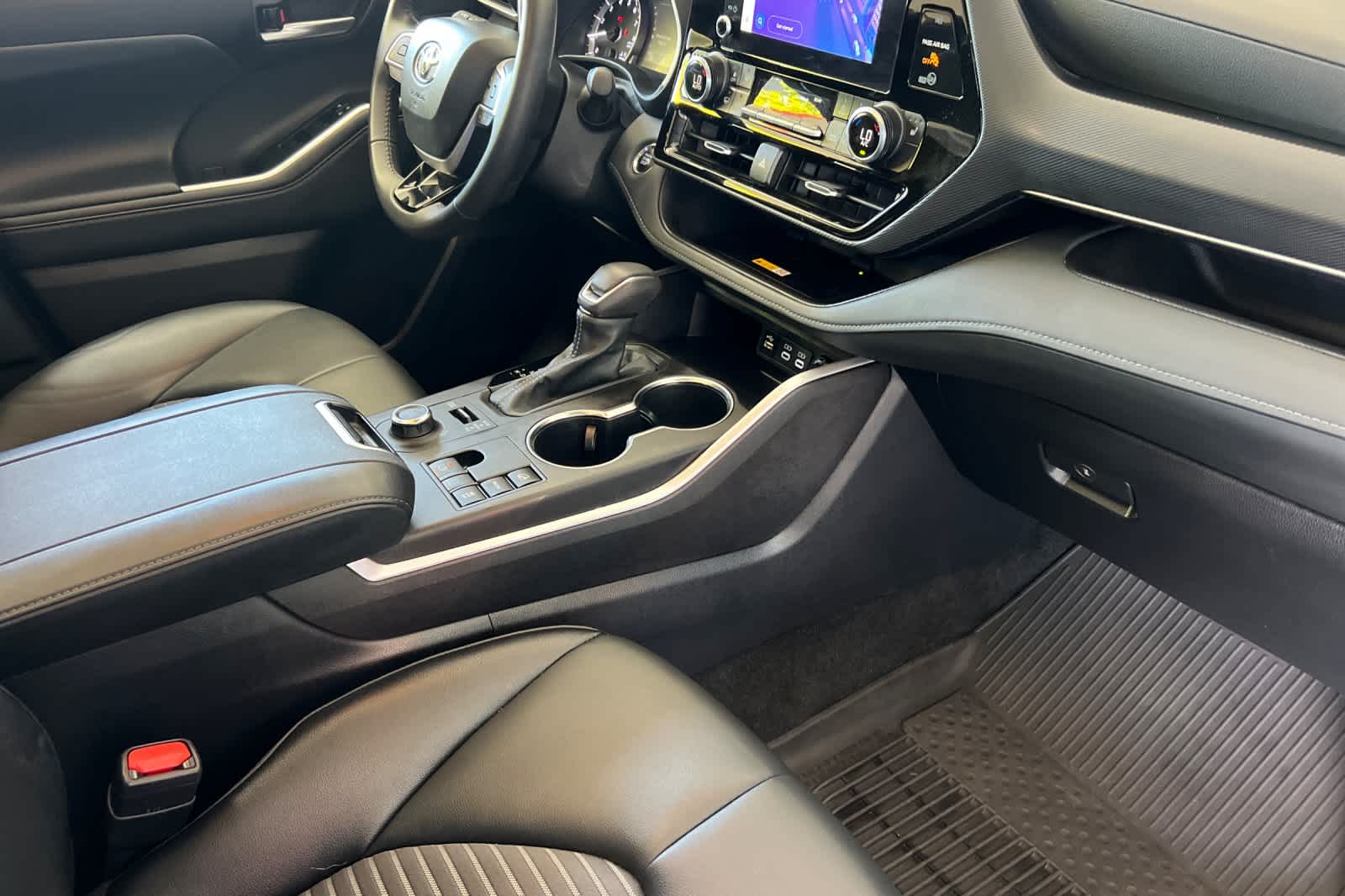 Thumbnail: 2024 Toyota Highlander - 18