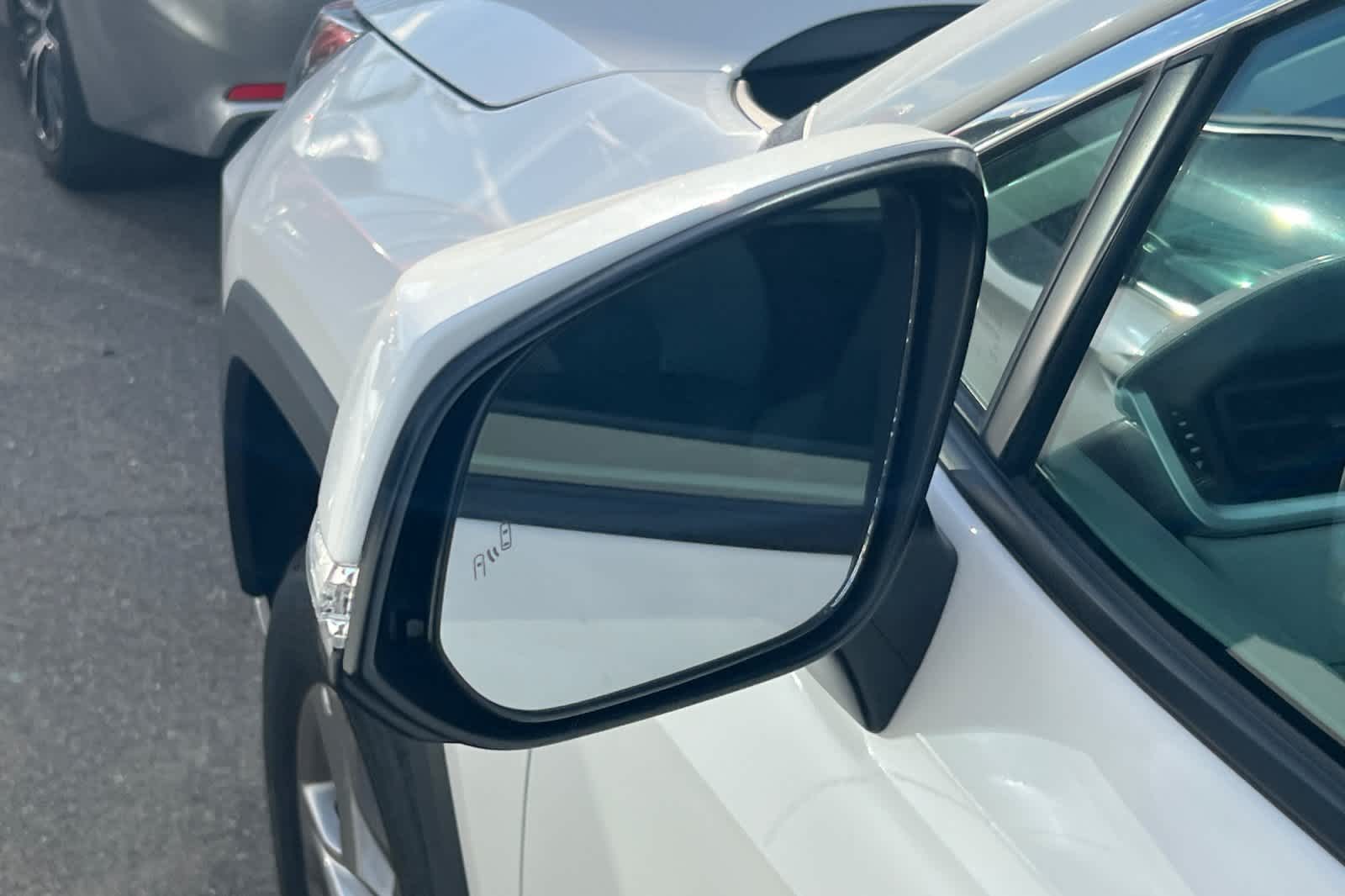 Thumbnail: 2022 Toyota RAV4 - 8