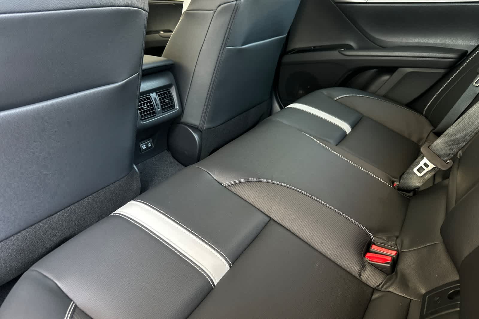 2025 Toyota Camry SE 4