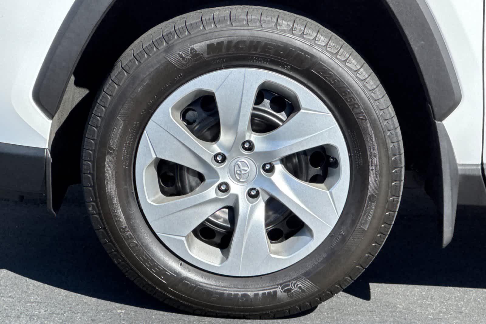 Thumbnail: 2020 Toyota RAV4 - 28