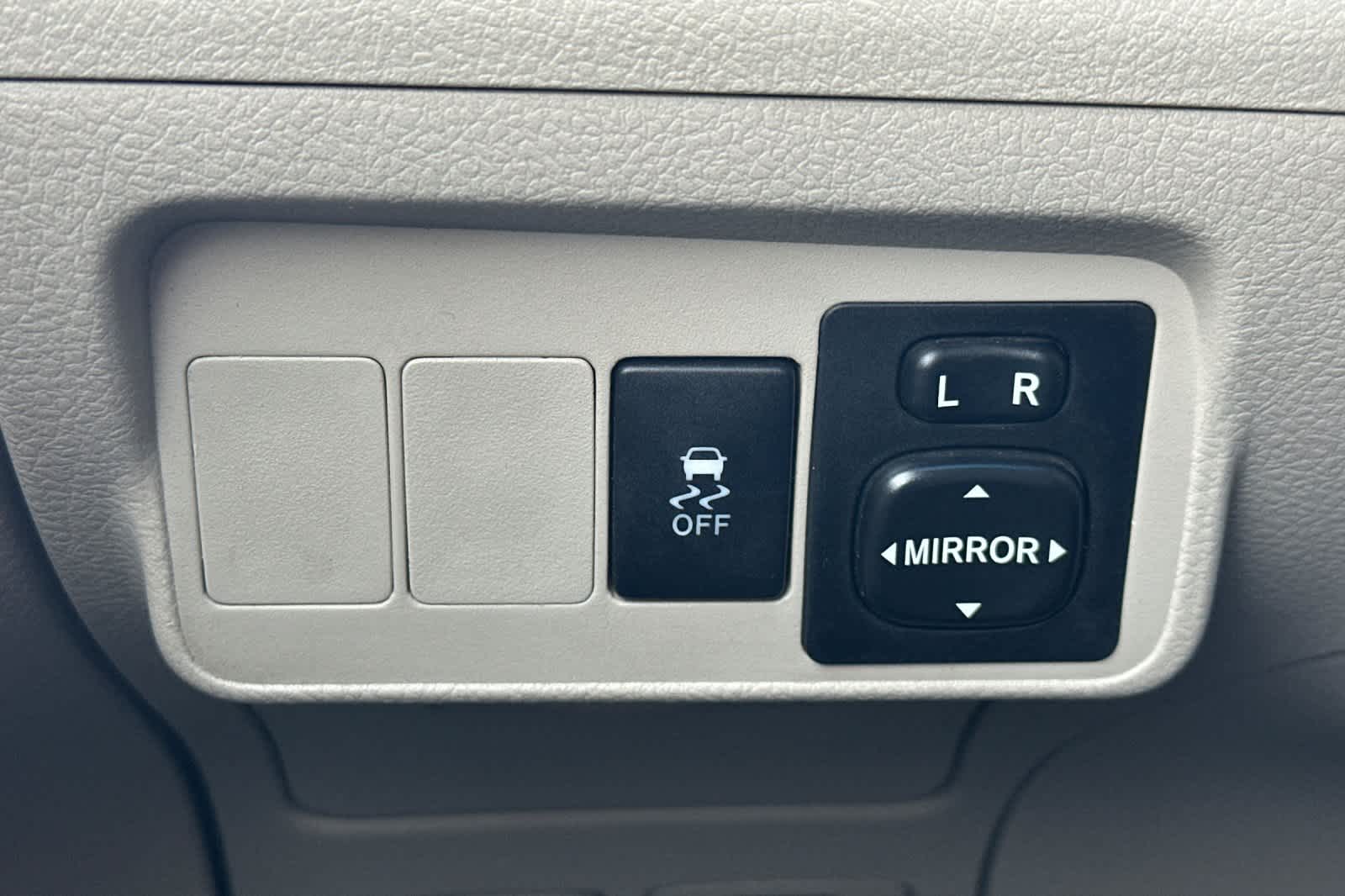 Thumbnail: 2010 Toyota Corolla - 27