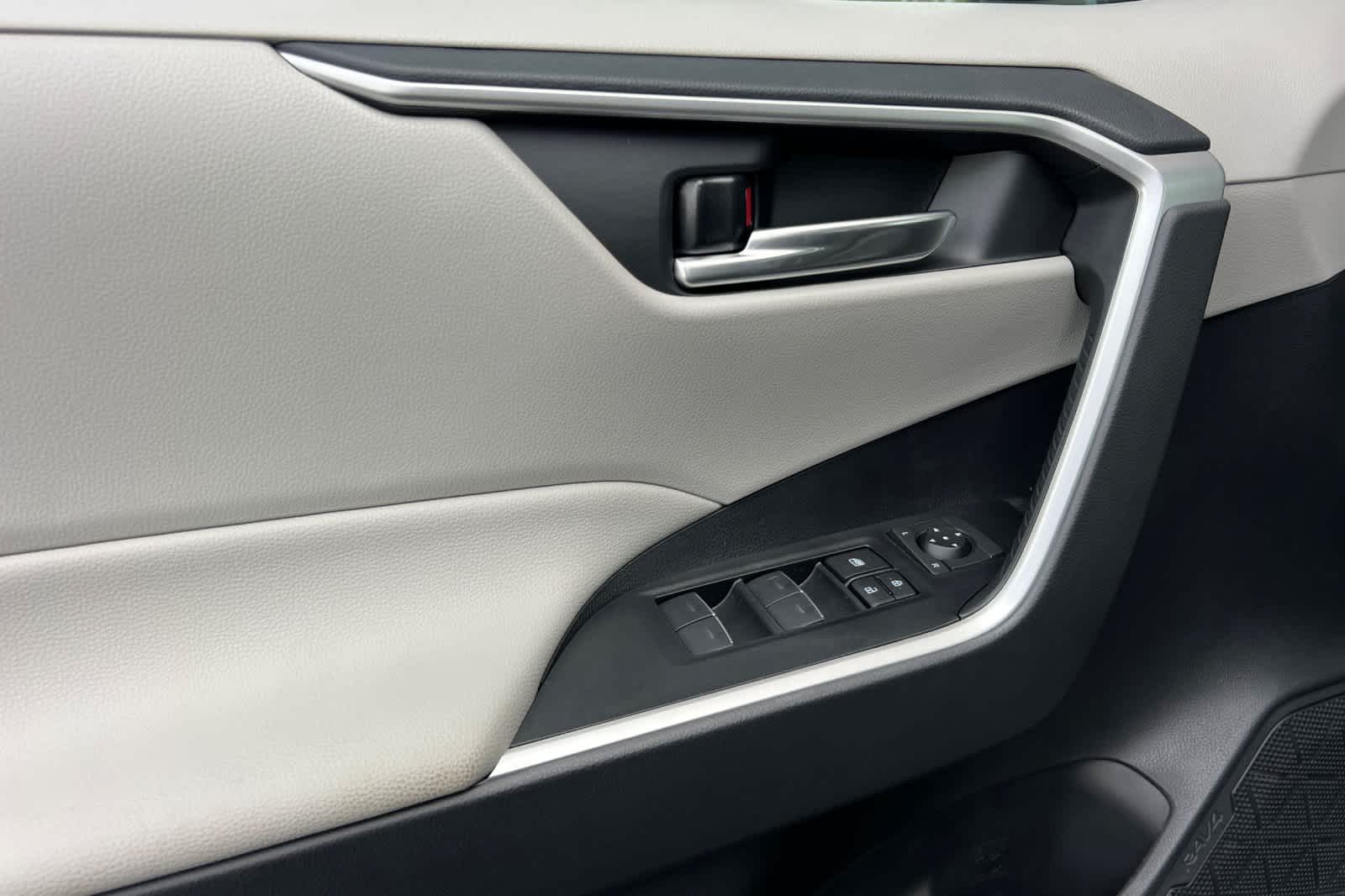 Thumbnail: 2025 Toyota RAV4 - 12