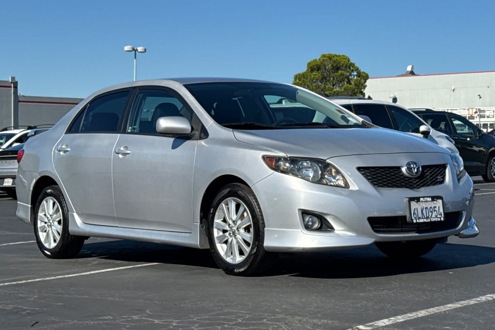 Thumbnail: 2010 Toyota Corolla - 5