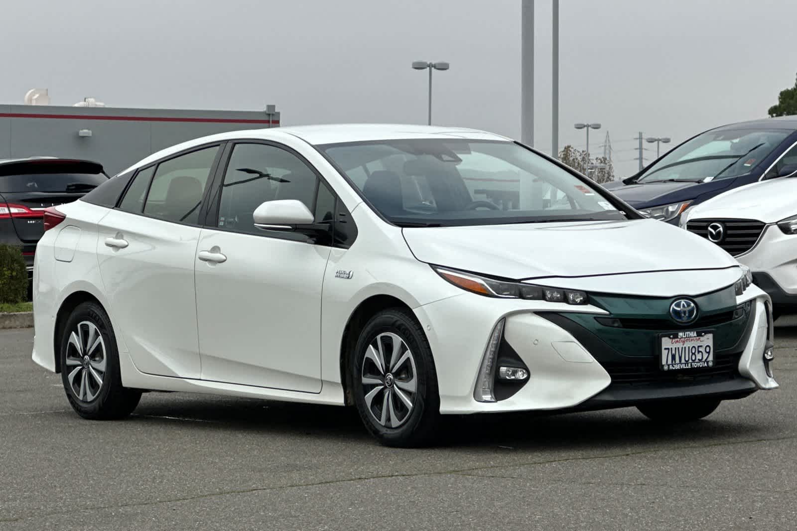 Thumbnail: 2017 Toyota Prius Prime - 5