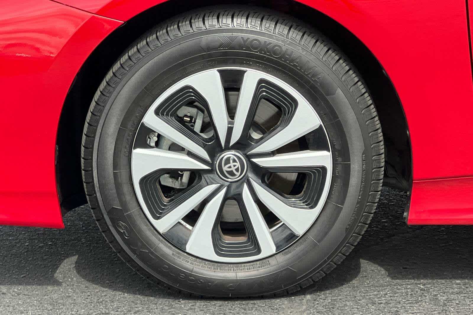 Thumbnail: 2020 Toyota Prius Prime - 28