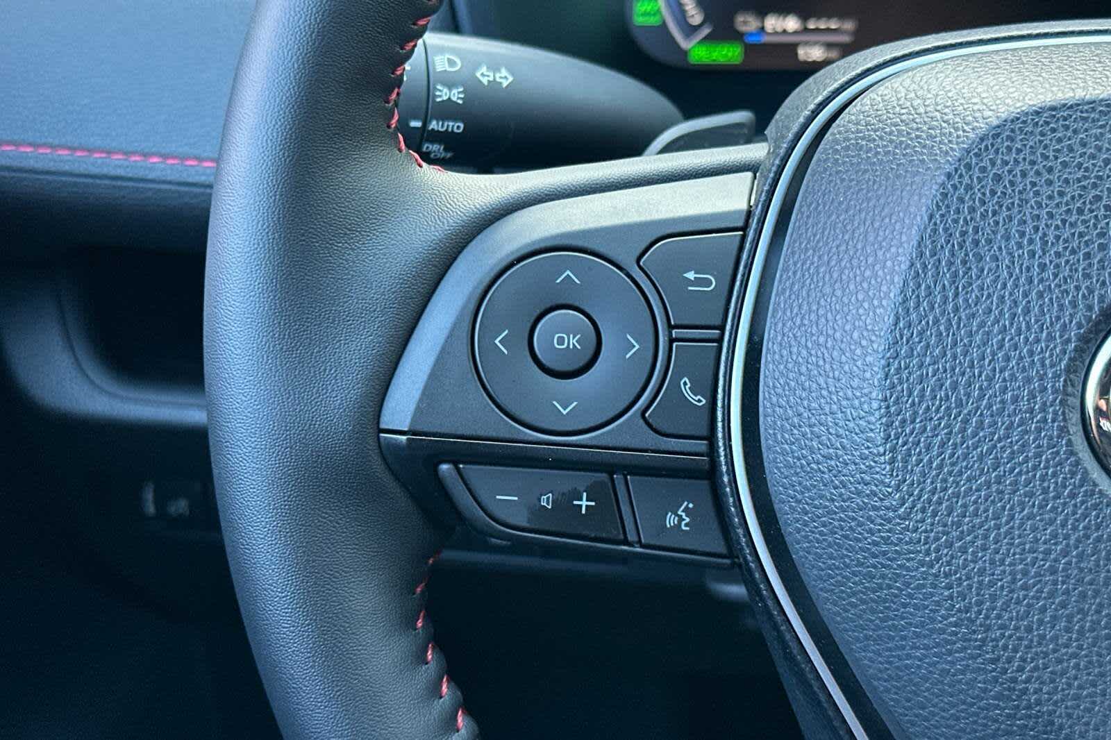 2025 Toyota RAV4 XSE 26