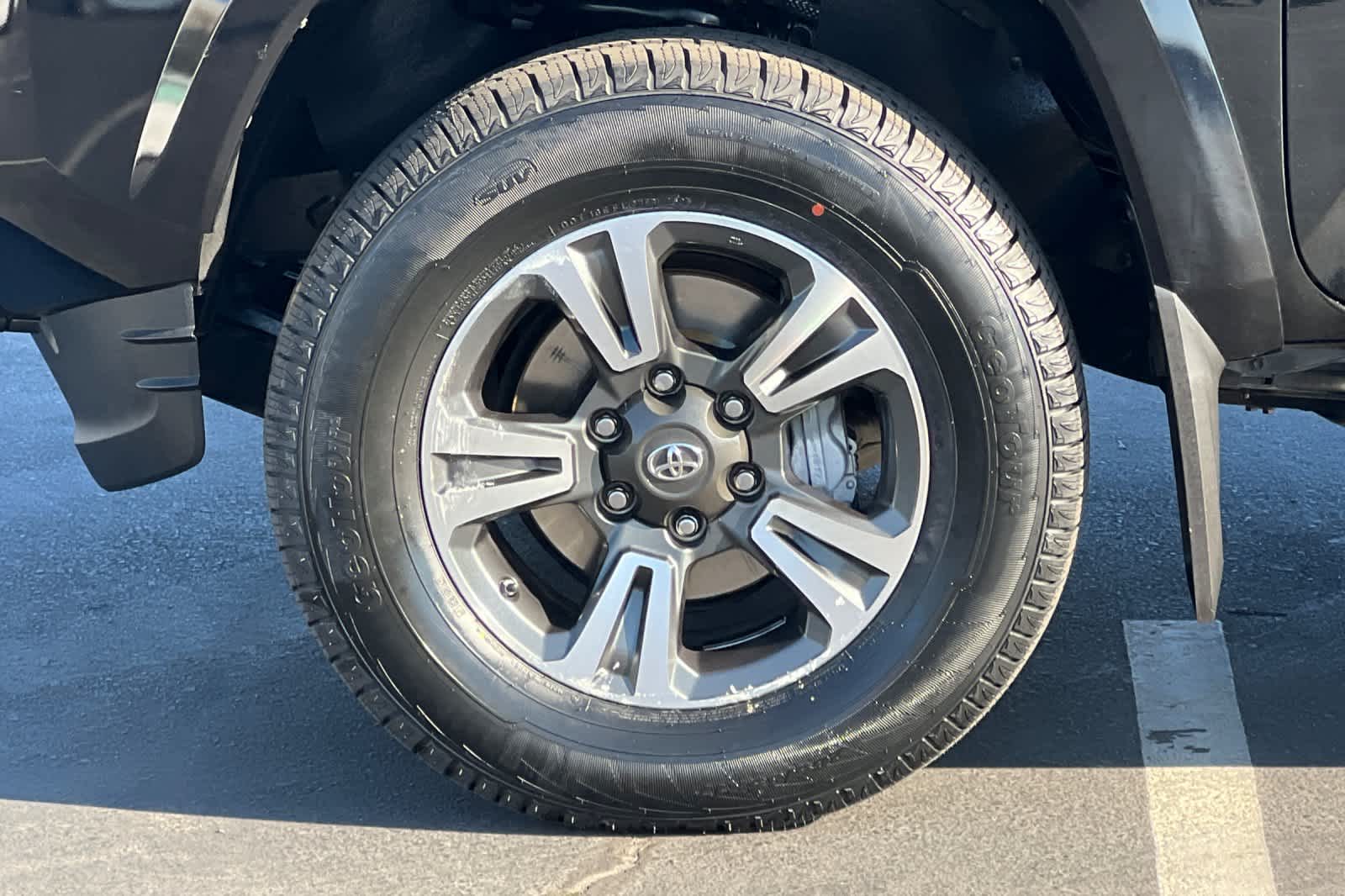 Thumbnail: 2018 Toyota Tacoma - 27