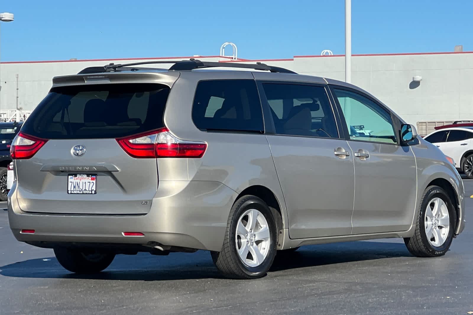Thumbnail: 2017 Toyota Sienna - 2