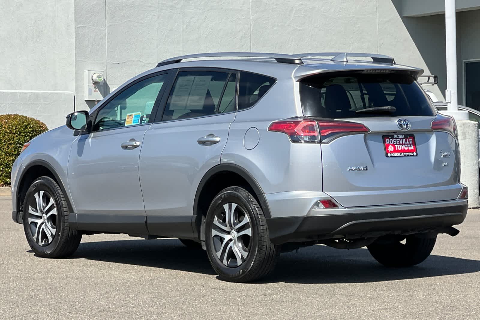 Thumbnail: 2017 Toyota RAV4 - 7