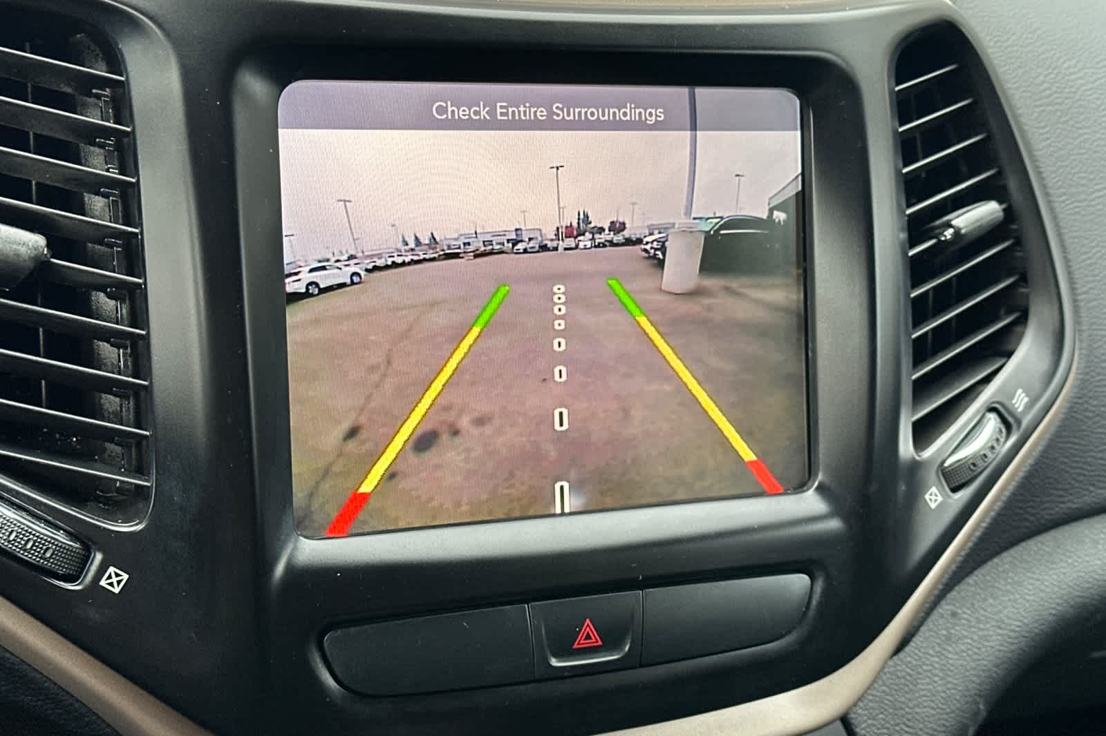 Thumbnail: 2017 Jeep Cherokee - 21