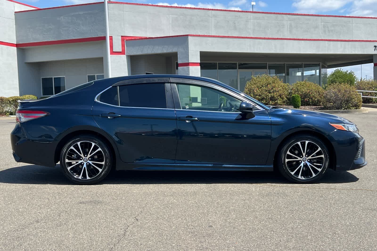 Thumbnail: 2018 Toyota Camry - 6