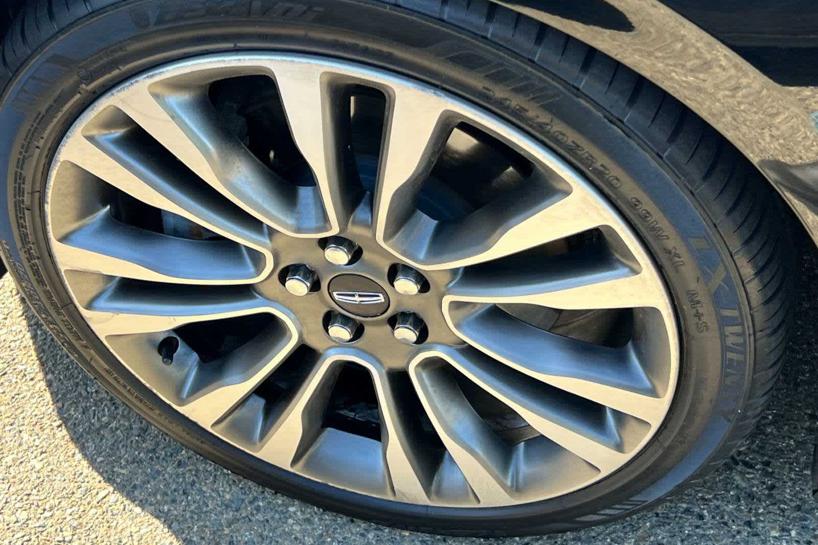Thumbnail: 2018 Lincoln Continental - 21