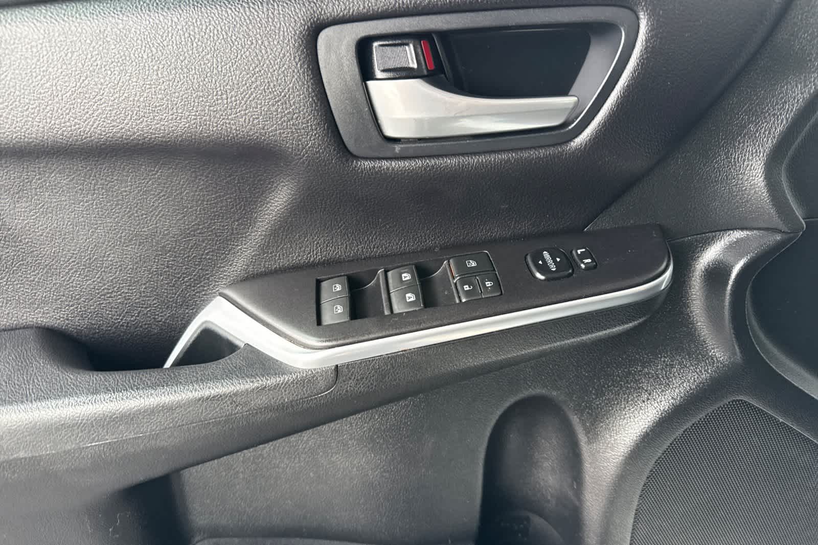 Thumbnail: 2017 Toyota Camry - 12